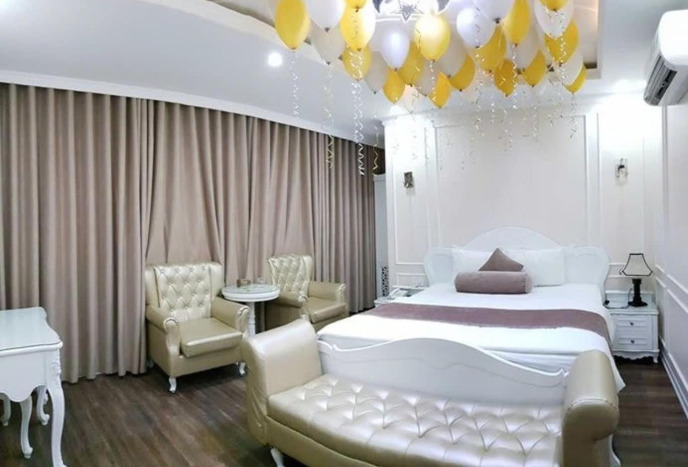 Khai Hung Hotel Binh Chanh Ho Chi Minh City Exterior photo